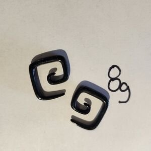 Black Spiral Gauges